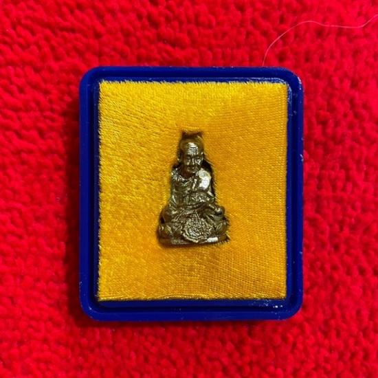 หลวงปู่ทวด วัดช้างไห้ รุ่นเฉลิมพระเกียรติพระบาทสมเด็จพระเจ้าอยู่หัว รัชกาลที่ 9 ปี 2540 