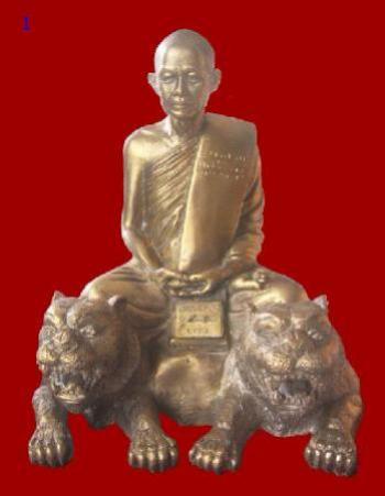 พระรูปเหมือนบูชาหลวงพ่อสุพจน์ ประทับนั่งพยัคฆ์อาคมคู่ ขนาด 5 นิ้ว